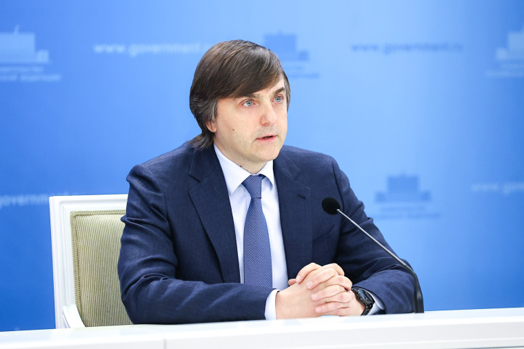 Брифинг Министра просвещения РФ Сергея Кравцова по итогам 2024- 2025 учебного года.